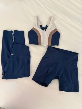 Lorna Jane Navy Blue Activewear Set with Tan and White Sports Bra